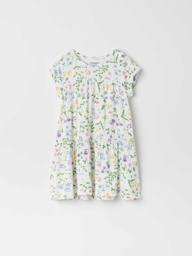 Kjole med rynket skjørtedel blomstret Kjole med rynket skjørtedel blomstret