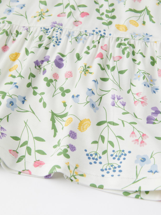 Kjole med rynket skjørtedel blomstret Kjole med rynket skjørtedel blomstret