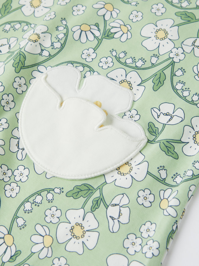 Topp med blomsterlommer Topp med blomsterlommer