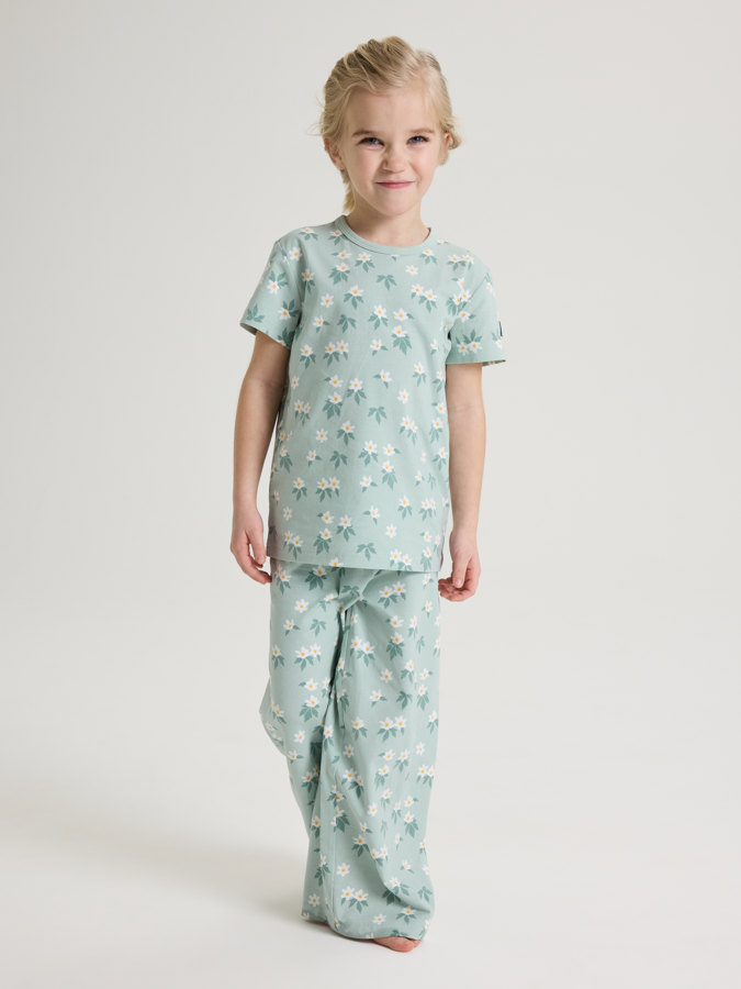 Kortermet pyjamas blomster