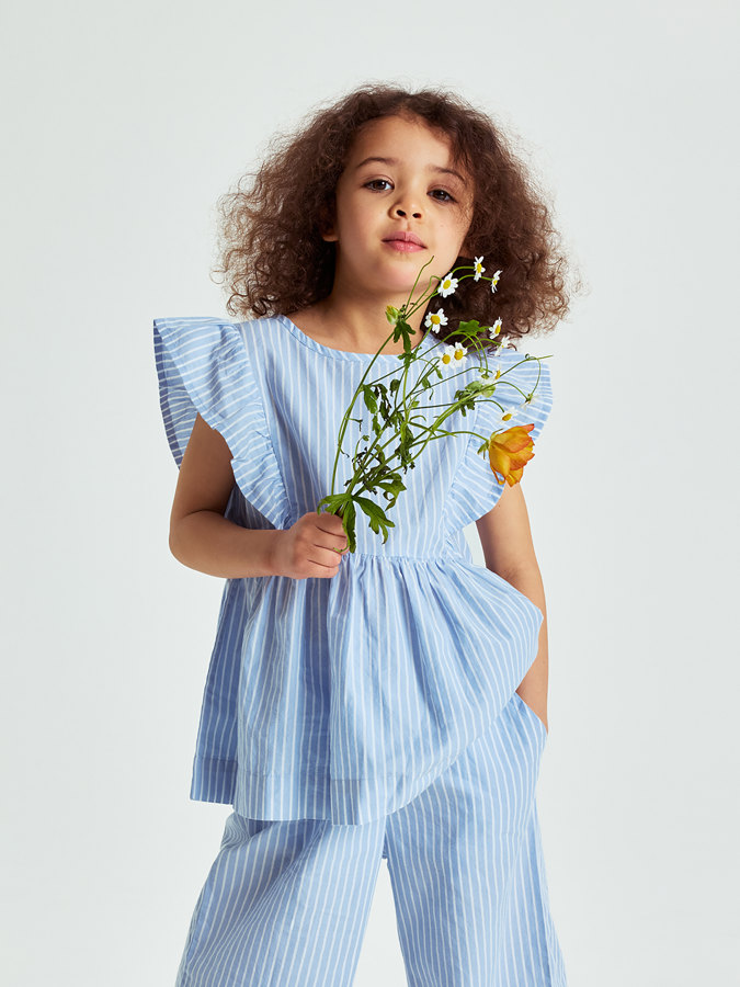 Vevd bluse med volanger stripet