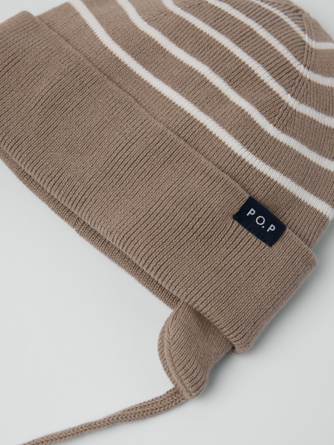 Strikket lue med ører stripet