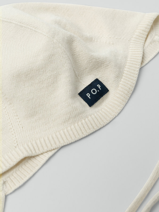 Strikket hjelmlue Strikket hjelmlue