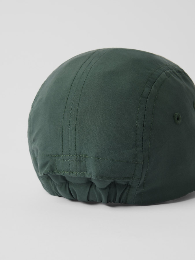 UV-cap med nakkebeskyttelse