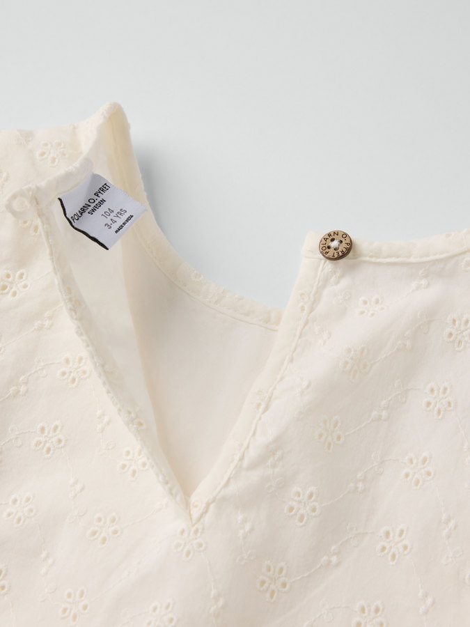 Vevd bluse med volanger