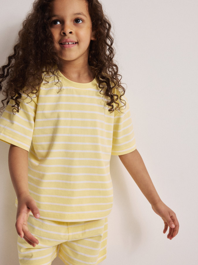 Kortermet pysjamas stripet