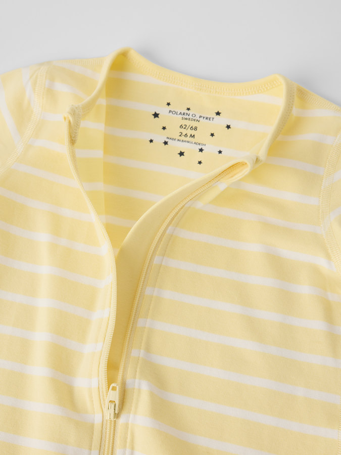 Kortermet pysjamasdress stripete