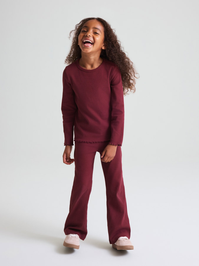 Ribbestrikkede leggings utsvingte ben Ribbestrikkede leggings utsvingte ben