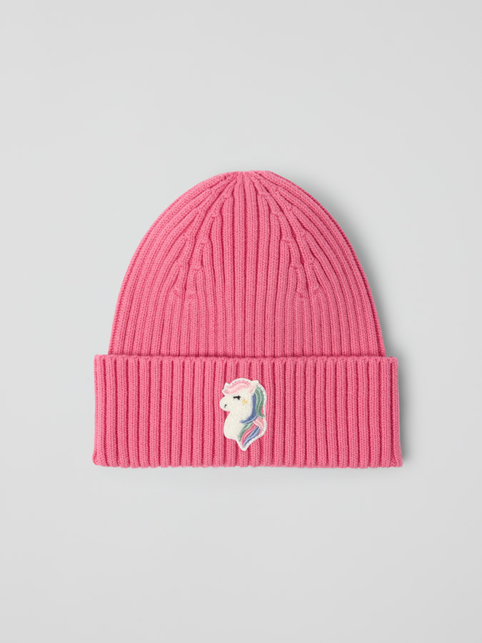 Ribbestrikket lue med applikasjon Ribbestrikket lue med applikasjon