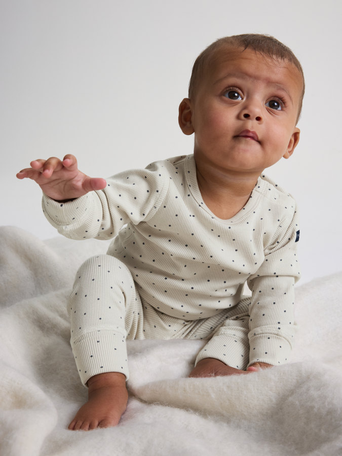 Ribbestrikket body prikkete Ribbestrikket body prikkete